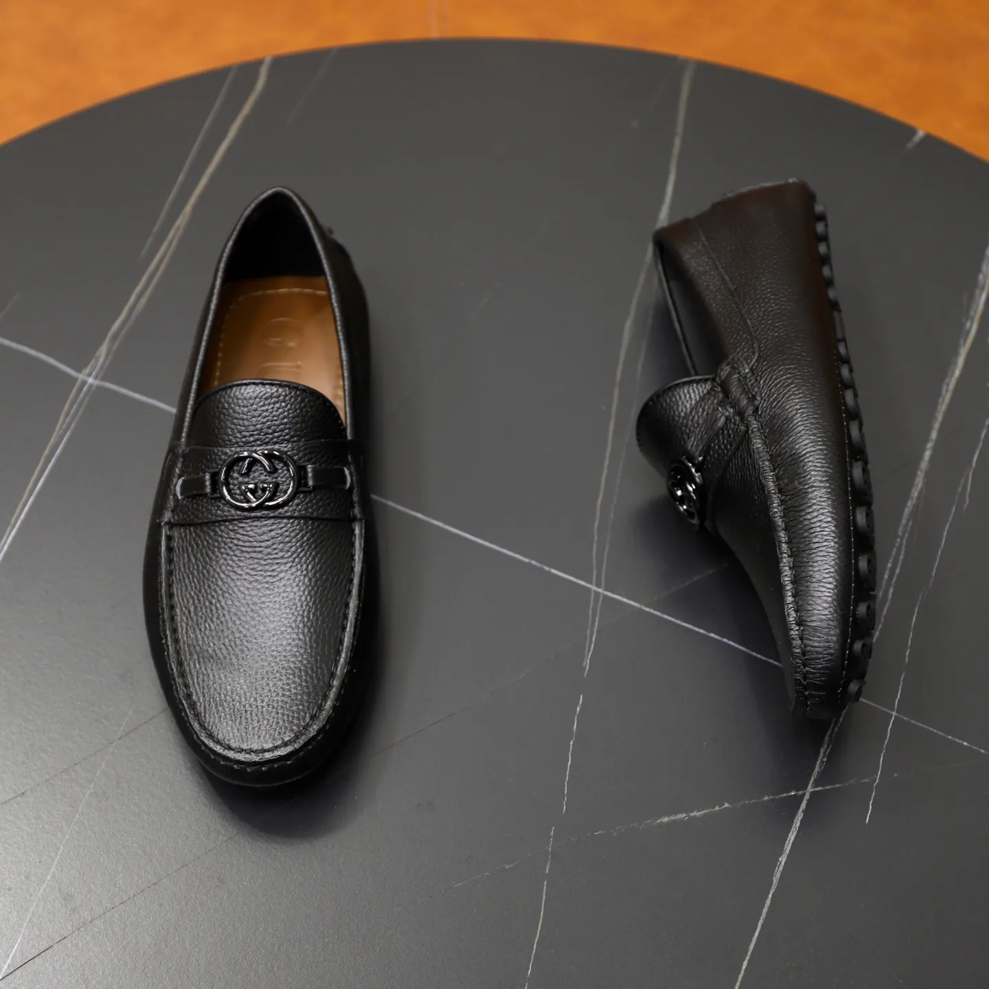 Ex-factory price: 460💰[GUCCI] Gucci ⚠️High-end men’s driving and pedal series ⚠️38-44 (customized for 45) ⚠️All original cowhide leather! Thick and soft! Made entirely of calfskin lining! Rubber sheet anti-slip beanie sole! Three-dimensional package technology! Fashionable and classic! Handicrafts! Original high quality! Feel free to compare!